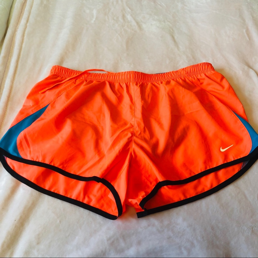 Nike tempo shorts US L